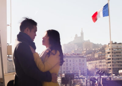 Séance d'engagement entre Marseille et Cassis avec un couple venu d'Asie