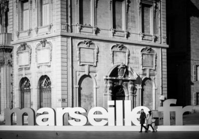 Séance d'engagement entre Marseille et Cassis avec un couple venu d'Asie