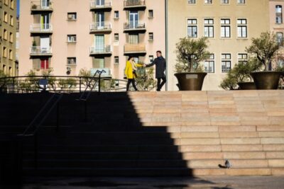 Une Séance d'engagement entre Marseille et Cassis avec un couple venu d'Asie