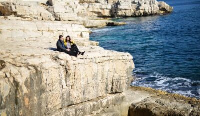 Séance d'engagement entre Marseille et Cassis avec un couple venu d'Asie
