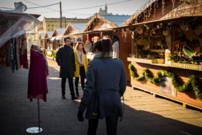 Séance d'engagement entre Marseille et Cassis avec un couple venu d'Asie