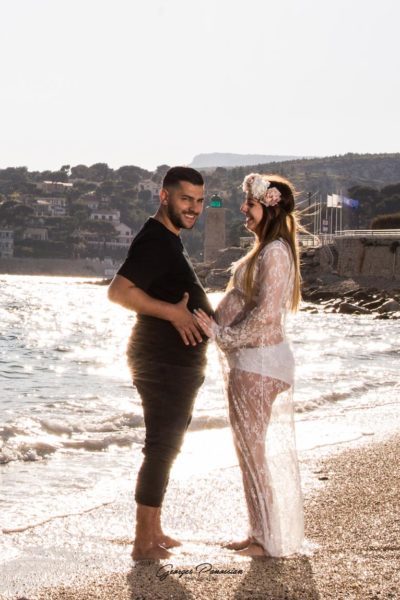 photo de grossesse en bord de mer à Cassis-Georges Panossian photographe